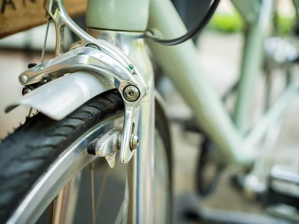 Nahaufnahme Fahrradbremsen Und Rad Grünem Oldtimer Fahrrad Mit Kopierraum — Stockfoto