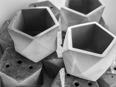 Boş pentagon geometrik yetiştiricilerinin küçük bitki için. Modern tasarım pot siyah beyaz stil, üstten görünüm.