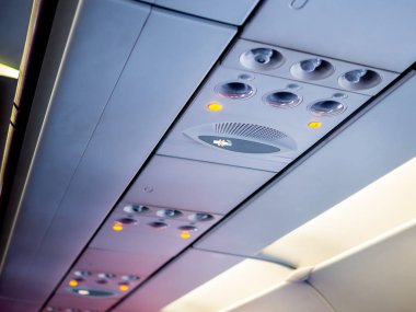 Kontrol paneli yükü ve ekonomi sınıfı cabi simgeler