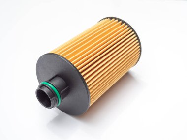 Beyaz arka plan üzerinde izole araç yakıt filtresi.