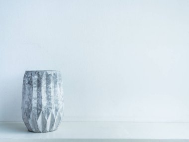 Beton saksı. Modern geometrik beton ekici.