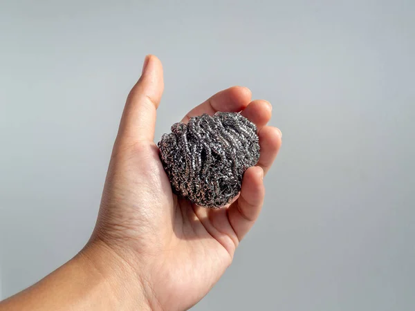 Hand Holding Steel Wool Scrubbing Pots Stainless Steel Sponge Hand — Stock Photo, Image