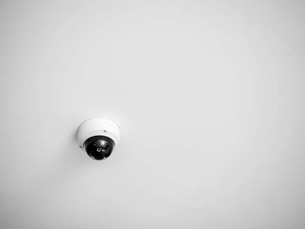 Cctv 시스템보안 건물의 천장에 Cctv 카메라에 공간을 — 스톡 사진