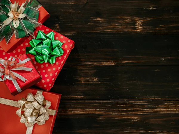 Kerstmis Gelukkig Nieuwjaar Achtergrond Bovenaanzicht Van Prachtige Rode Geschenkdoos Met — Stockfoto