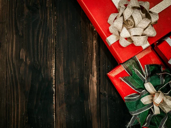 Kerstmis Gelukkig Nieuwjaar Achtergrond Bovenaanzicht Van Prachtige Rode Geschenkdoos Met — Stockfoto