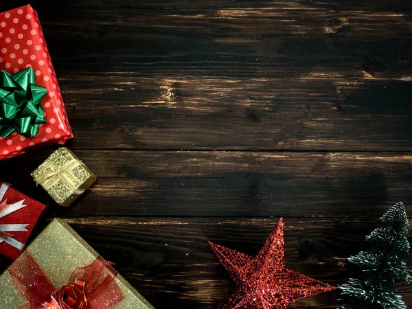 Kerstmis Gelukkig Nieuwjaar Achtergrond Bovenaanzicht Van Prachtige Rood Goud Geschenkdozen — Stockfoto