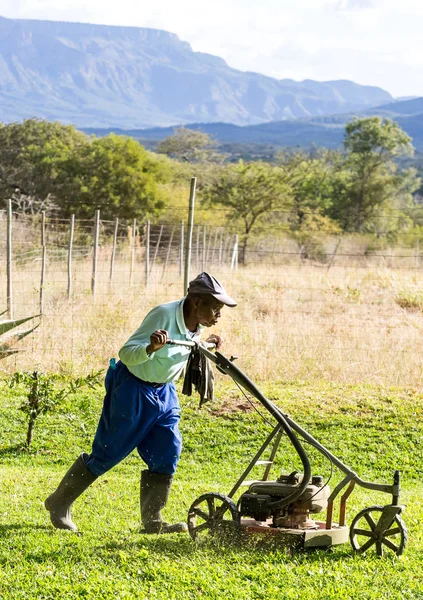 Nelspruit South Africa Juni 2018 Landskap Arbetare Driver Gräsklippare Med — Stockfoto