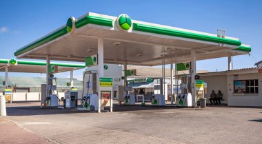 Cape Town, Güney Afrika - 6 Mart, 2017: Yakıt dolum istasyonu avlu