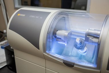 Johannesburg, Güney Afrika, 21 Şubat - 2017: seramik diş diş Laboratuarı'making Machine.