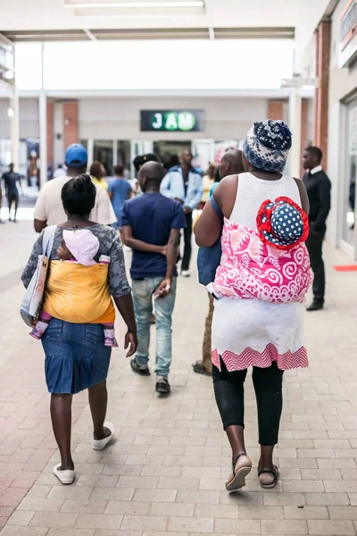 Γιοχάνεσμπουργκ Νότια Αφρική Σεπτεμβρίου 2018 Μητέρες Που Μεταφέρουν Μωρά Στις — Φωτογραφία Αρχείου