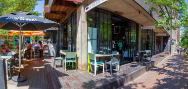 Johannesburg, Güney Afrika, 19 Ekim-2018: moda mahalle kafede görünümünü.