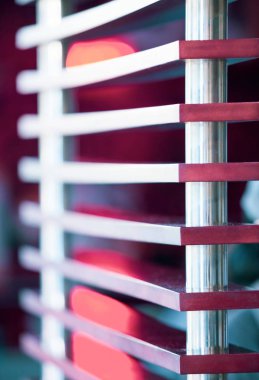 Çelik direğin ve çıtaların bulanık arkaplanı