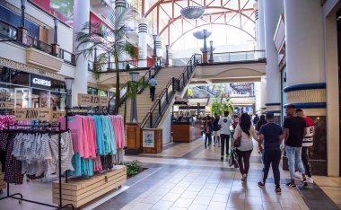 Durban, Güney Afrika, 15 Mayıs 2019: Alışveriş merkezinin içi.