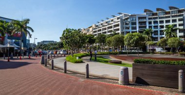 Durban, Güney Afrika, 15 Mayıs 2019: Ağaçlı manzaralı arazi ve apartman kompleksi.