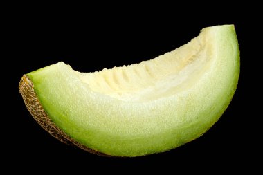 Olgun karpuz meyveleri siyah arkaplanda izole edilmiş.