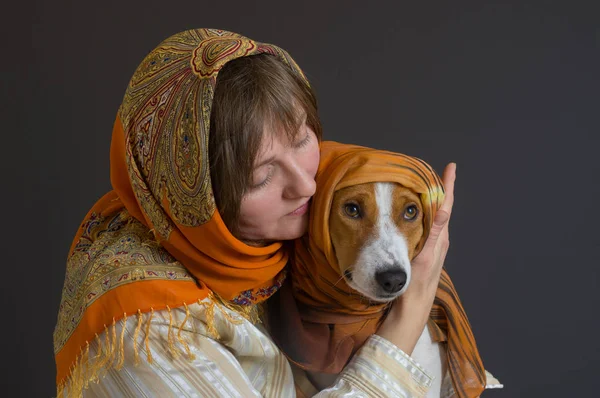 Bonito Retrato Mujer Hermosa Con Hermoso Perro Basenji —  Fotos de Stock