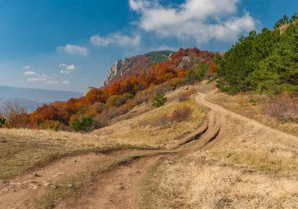 Saisonale Landschaft Mit Erdweg Bergweidededemerdzhi Krimhalbinsel — Stockfoto