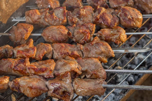 Pedaços Carne Porco Cozidos Livre Carvões Ardentes — Fotografia de Stock