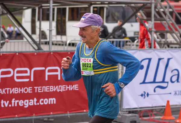 Üst düzey katılımcı şehrin sokak 25 Eylül 2016 Dnepr, Ukrayna, 