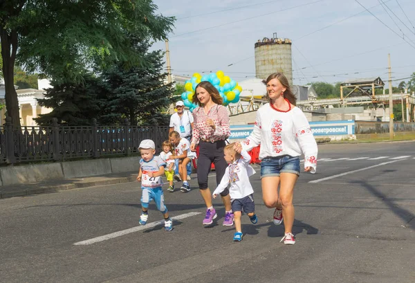 Днепр Украина Августа 2016 Года Дети Бегущие Вышыванке Бегают Время — стоковое фото