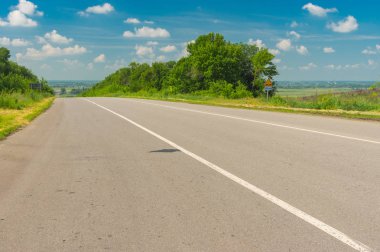 Sabah yatay, yüksek-yol Krasnograd şehir merkezi Ukrayna yakınındaki