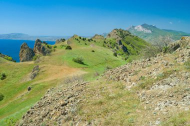 Volkanik dağ Kara Dag mesafeden bahar mevsimi, Doğu Kırım
