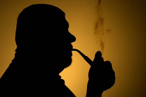Esboço Retrato Homem Barbudo Caucasiano Fumando Cachimbo Tabaco Contra Fundo — Fotografia de Stock