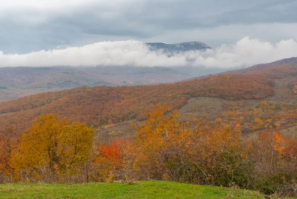 Paisagem Sombria Nas Montanhas Crimeia Época Outono — Fotografia de Stock