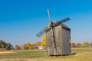 Dikanka köyünde, Ukrayna bulunan Antik ahşap fırıldak