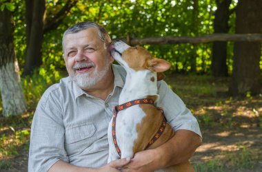 Asıl onu seviyor nasıl gösterilen genç alçaklık yalıyor