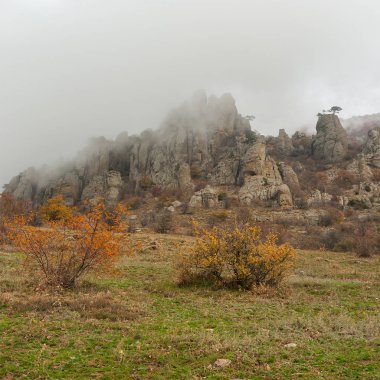 Sis dağdan, Kırım yarımadası düştüğünde Ghosts Vadisi sonbahar manzara