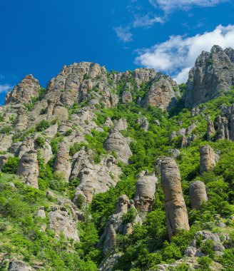 Stone şekillere rakamlar Valley, Kırım doğal anıt Aluşta resort yakınlarındaki hayaletlere içinde