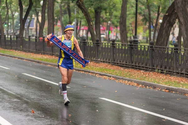 Дніпро Дніпропетровськ Україна Вересня 2018 Літній Чоловік Працює Вулиці Міста — стокове фото