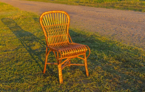 Cadeira Vime Está Esperando Criador Férias — Fotografia de Stock