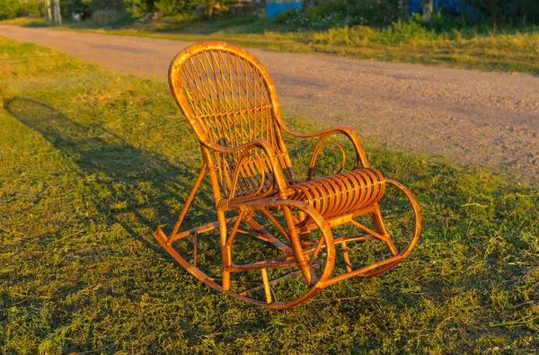 Cadeira Balanço Vime Está Esperando Criador Férias — Fotografia de Stock