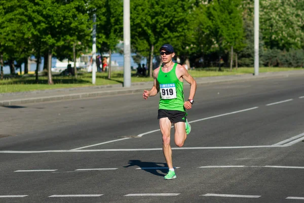 Dnepropetrovsk Mayo Igor Russ Ganador Carrera Media Maratón Las Calles — Foto de Stock