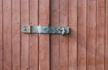 Bir kapı için basit kilitleme sistemi.