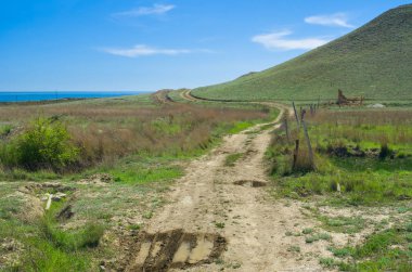 Erken ilkbahar sezonunda Terk Edilmiş Doğu Kırım manzara.