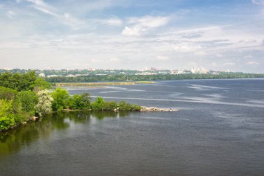 Bir nehir-banka üzerinde Ukrayna şehri.