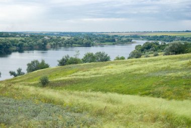 Nehir ile Ukrayna ülke manzara.