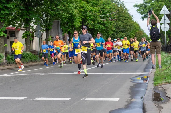 Dnipro Ucrania Mayo 2019 Grupo Participantes Corriendo Una Avenida Dmytra — Foto de Stock