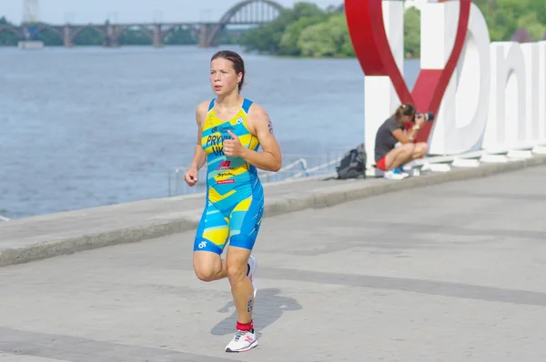 Dnipro Ucrania Junio 2019 Pryyma Sofiya Corriendo Terraplén Ciudad Durante — Foto de Stock