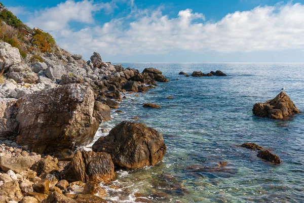 Cape Martyan, Kırım yarımadasında doğal rezerv kayalık vahşi plaj