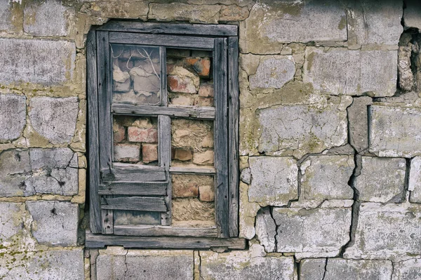 Aus Fenster Altem Haus Eingemauert — Stockfoto