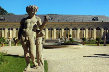 Varşova, Polonya - 9 Haziran 2018: Eski Orangery Łazienki Parkı veya Royal banyoları, hangi şehir merkezinin 76 hektar işgal Varşova en büyük parkı.