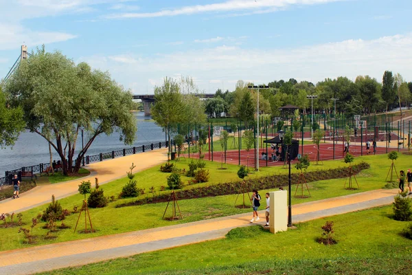 Kiev Ucrania Junio 2018 Playgrounds Obolon Embankment Parte Norte Capital —  Fotos de Stock