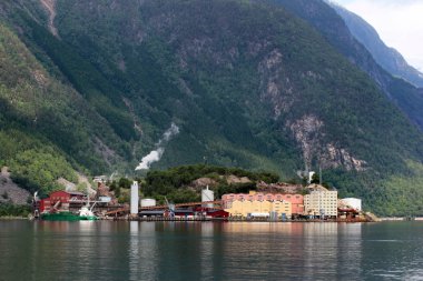 Odda, Norveç - 20 Haziran 2018: Odda çinko dökümcü, geri 1920'lerde, kurulan Boliden, çinko ve sülfürik asit üretir.