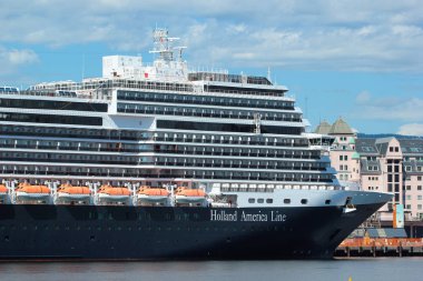 Oslo, Norveç - 26 Haziran 2018: Ms Koningsdam, Holland America Line bir Hollandalı Pinnacle-sınıf gemisi. 2016 yılında inşa edilmiş, o büyük gemi hiç Hal için inşa edilecek.