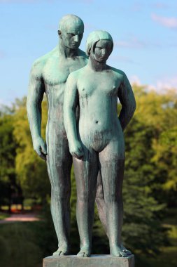 Oslo, Norveç - 26 Haziran 2018: Heykel çalışmaları ve Gustav Vigeland şık Park, popüler turizm Norveç başkenti sanatsal nesneler.