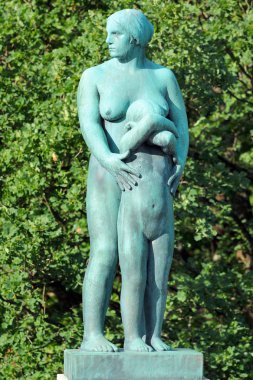 Oslo, Norveç - 26 Haziran 2018: Heykel çalışmaları ve Gustav Vigeland şık Park, popüler turizm Norveç başkenti sanatsal nesneler.